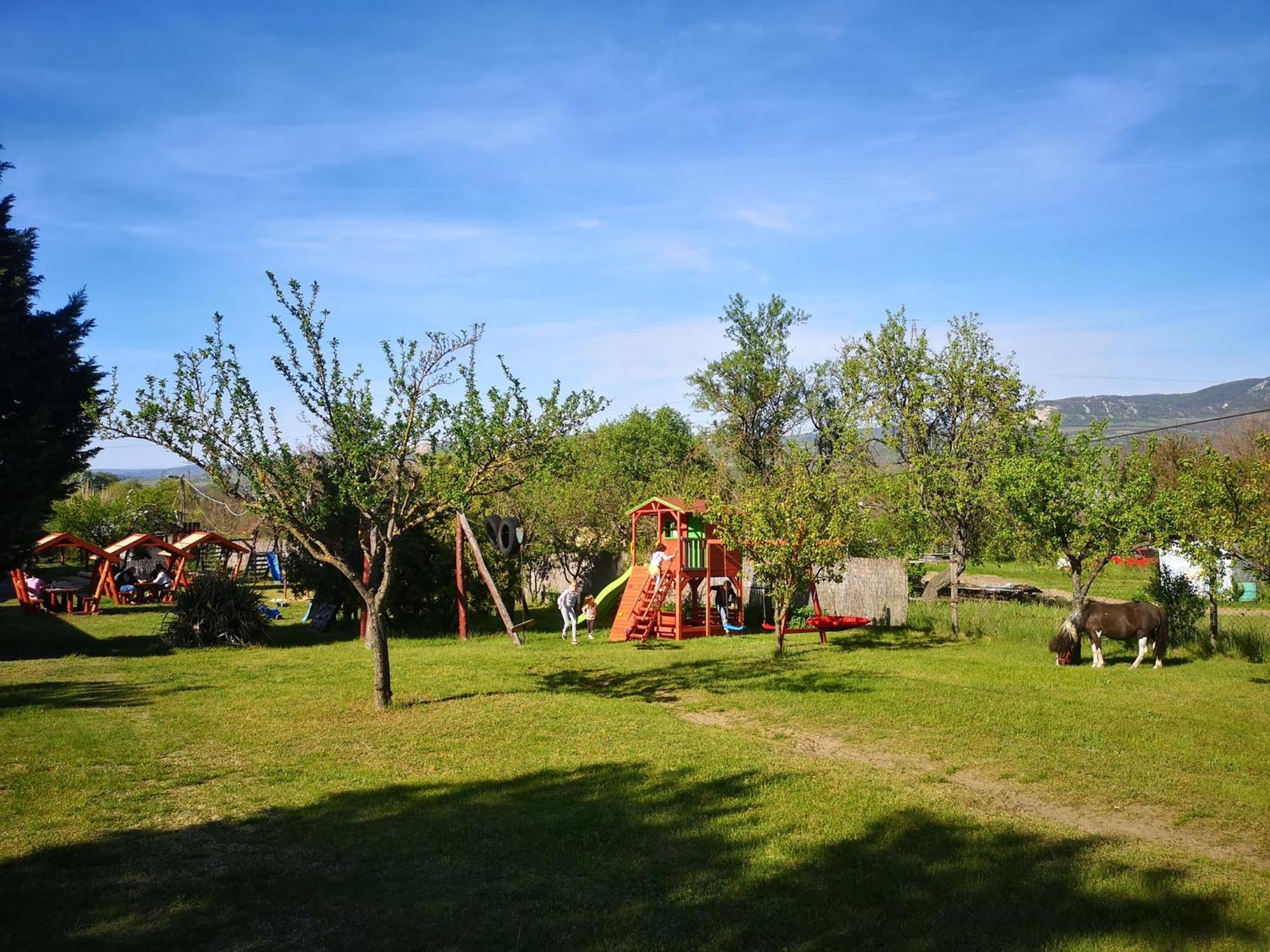Bed and breakfast Pilisi Lovas Major, Dorog Extérieur photo