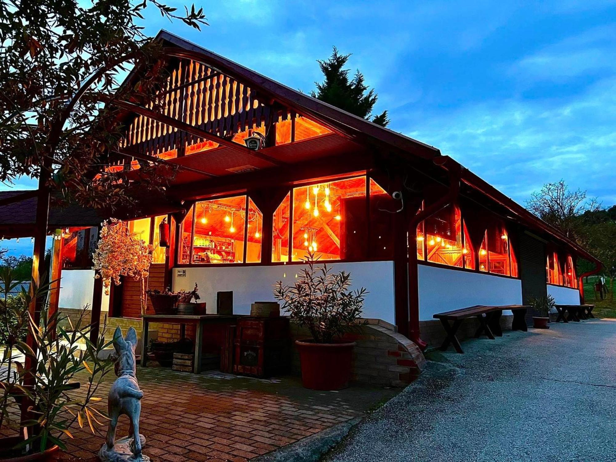 Bed and breakfast Pilisi Lovas Major, Dorog Extérieur photo